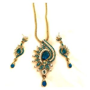 Earnings and matching necklace